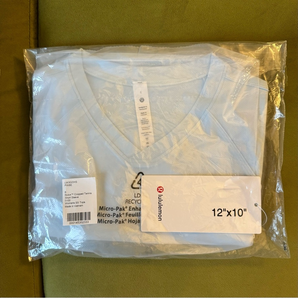 Lululemon Athletica Nulux Cropped Tennis Short Sleeve Tee Size 6. NWT